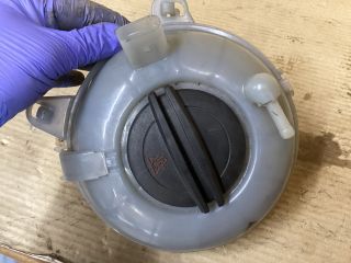 bontott VW PASSAT B8 Kiegyenlítő Tartály