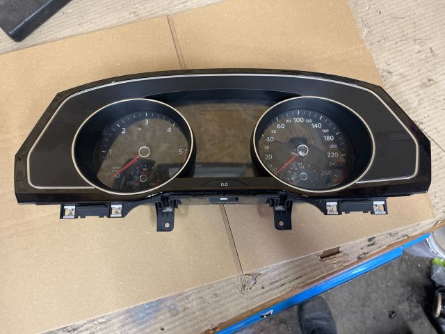 bontott VW PASSAT B8 Kilométeróra