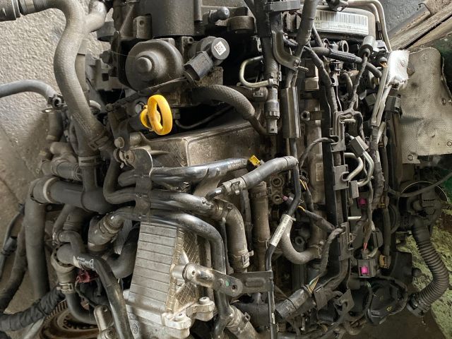 bontott VW PASSAT B8 Motor (Fűzött blokk hengerfejjel)