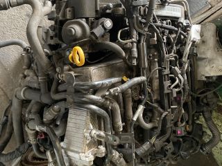 bontott VW PASSAT B8 Motor (Fűzött blokk hengerfejjel)