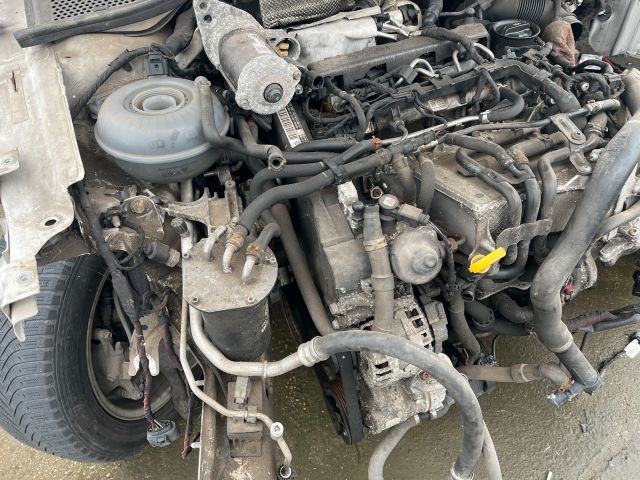 bontott VW PASSAT B8 Motor (Fűzött blokk hengerfejjel)