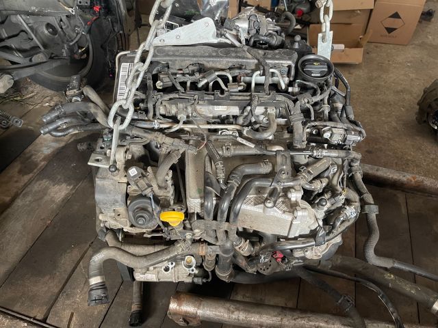 bontott VW PASSAT B8 Motor (Fűzött blokk hengerfejjel)