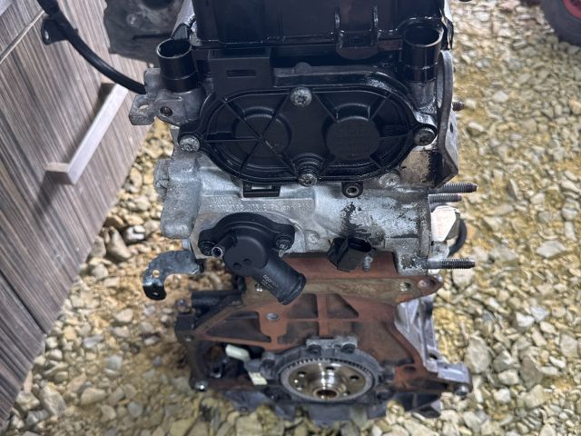 bontott VW PASSAT B8 Motor (Fűzött blokk hengerfejjel)