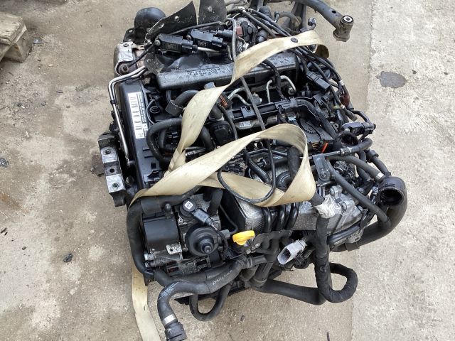 bontott VW PASSAT B8 Motor (Fűzött blokk hengerfejjel)