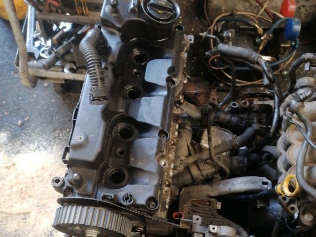 bontott VW PASSAT B8 Motor (Fűzött blokk hengerfejjel)