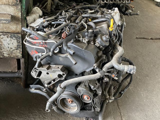 bontott VW PASSAT B8 Motor (Fűzött blokk hengerfejjel)