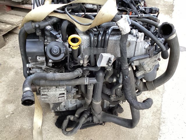 bontott VW PASSAT B8 Motor (Fűzött blokk hengerfejjel)