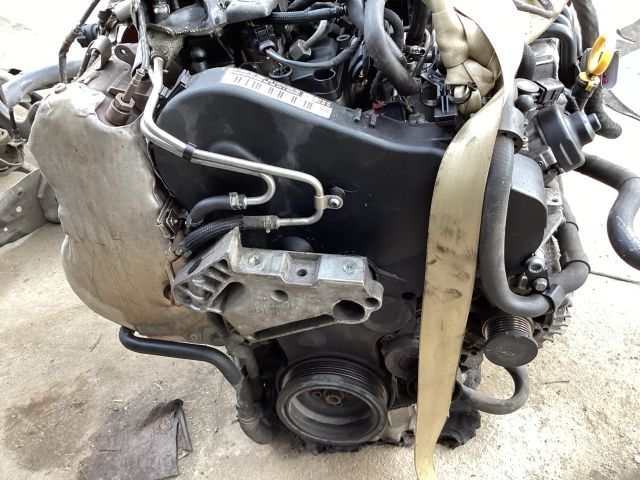 bontott VW PASSAT B8 Motor (Fűzött blokk hengerfejjel)