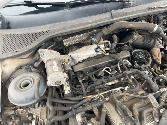 bontott VW PASSAT B8 Motor (Fűzött blokk hengerfejjel)