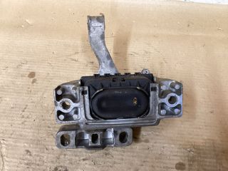 bontott VW PASSAT B8 Motor Tartó Bak (Fém)