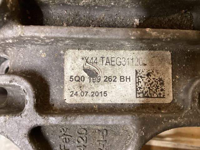 bontott VW PASSAT B8 Motor Tartó Bak (Fém)