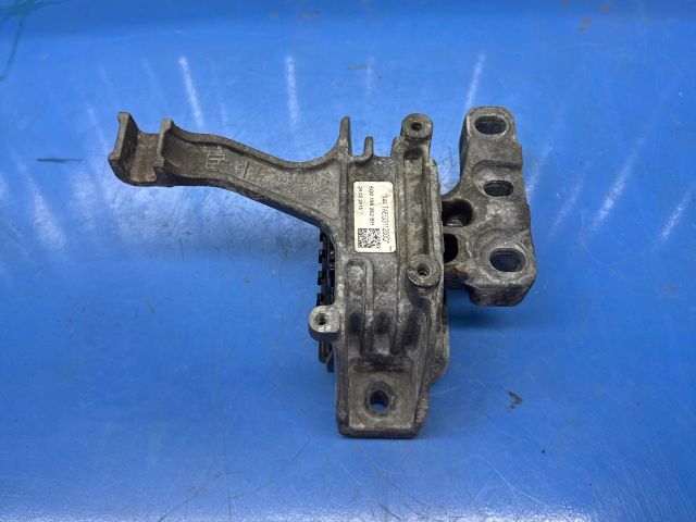 bontott VW PASSAT B8 Motor Tartó Bak Jobb
