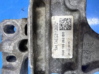 bontott VW PASSAT B8 Motor Tartó Bak Jobb