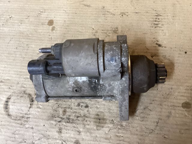 bontott VW PASSAT B8 Önindító