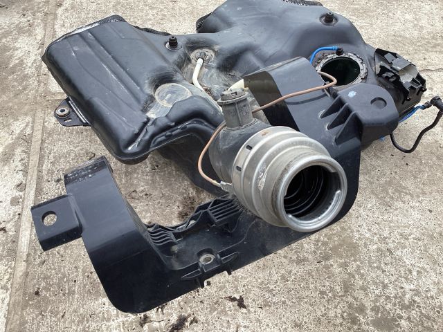 bontott VW PASSAT B8 Tank