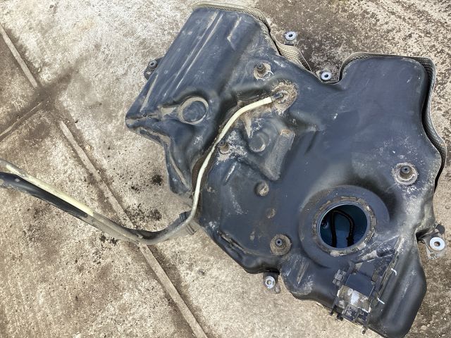 bontott VW PASSAT B8 Tank