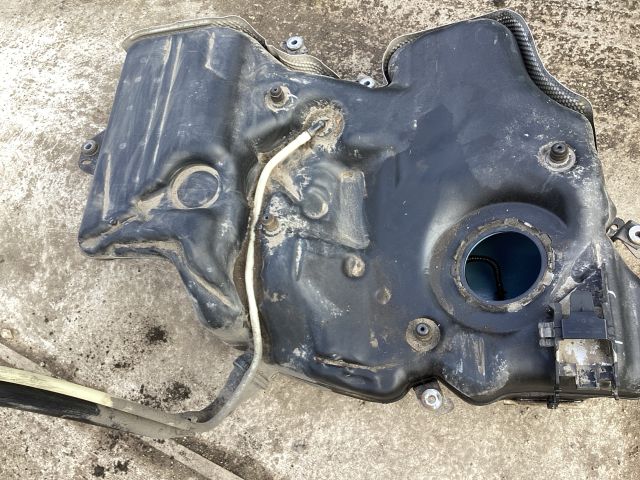 bontott VW PASSAT B8 Tank