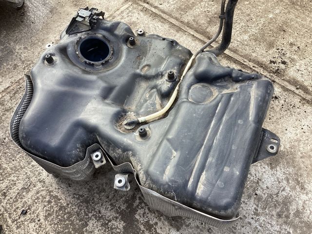 bontott VW PASSAT B8 Tank