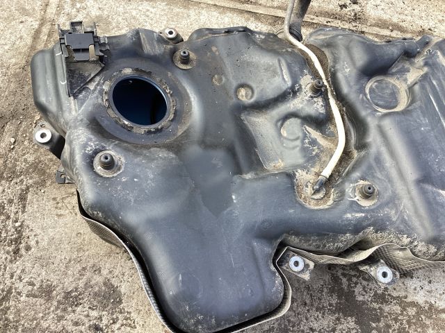 bontott VW PASSAT B8 Tank