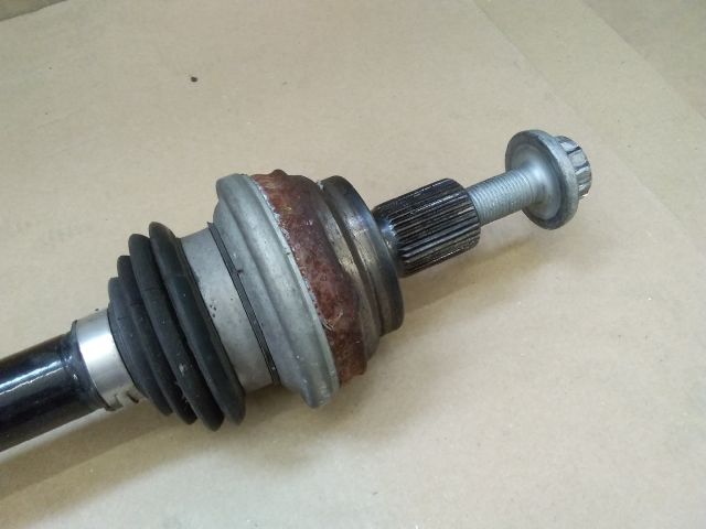 bontott VW PASSAT B8 Bal hátsó Féltengely