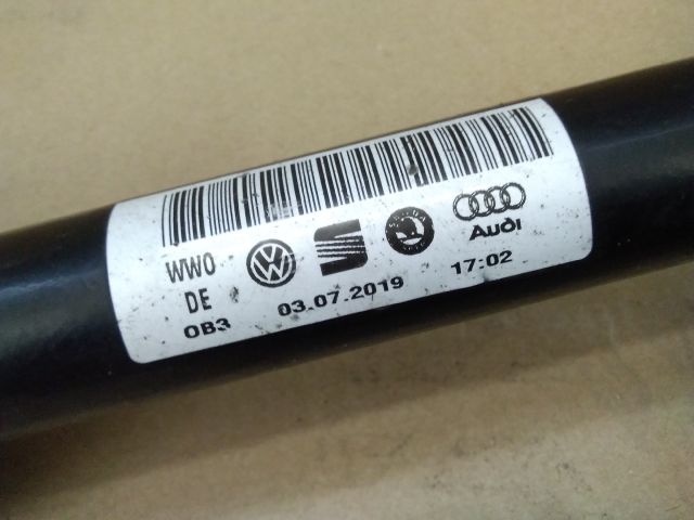 bontott VW PASSAT B8 Bal hátsó Féltengely