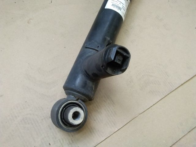 bontott VW PASSAT B8 Bal hátsó Lengéscsillapító