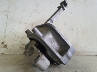 bontott VW PASSAT B8 Motor Tartó Bak (Fém)