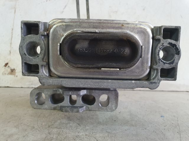 bontott VW PASSAT B8 Motor Tartó Bak (Fém)