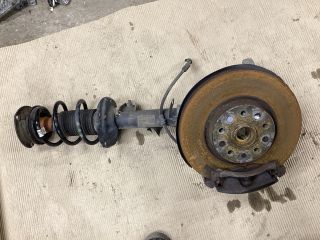 bontott VW PASSAT B8 Bal első Csonkállvány Kerékaggyal