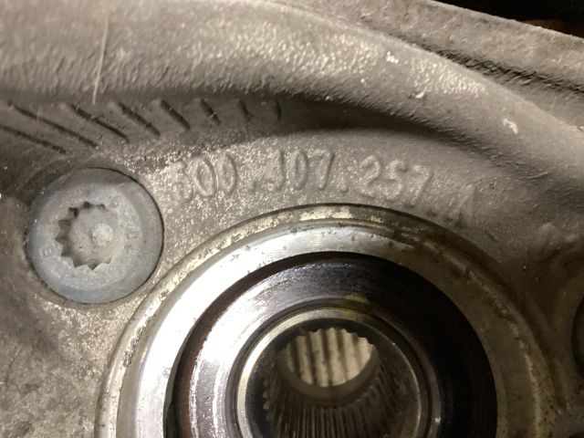 bontott VW PASSAT B8 Bal első Csonkállvány Kerékaggyal