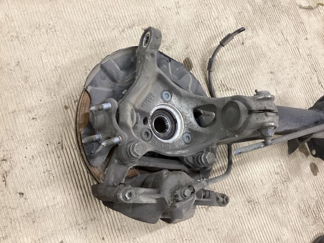 bontott VW PASSAT B8 Bal első Csonkállvány Kerékaggyal