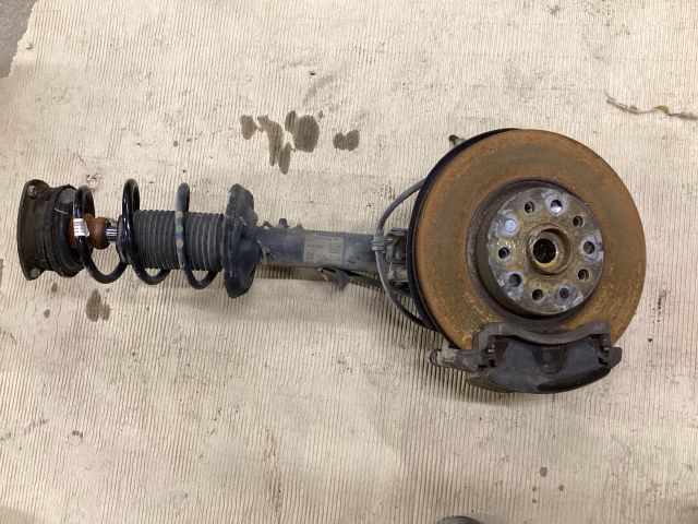 bontott VW PASSAT B8 Bal első Csonkállvány Kerékaggyal