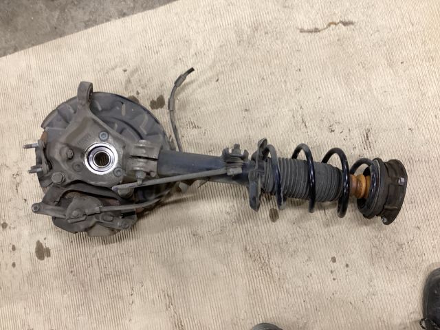 bontott VW PASSAT B8 Bal első Csonkállvány Kerékaggyal