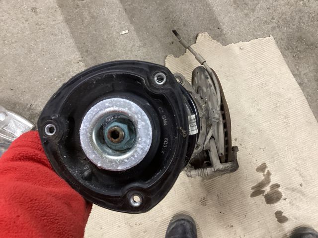 bontott VW PASSAT B8 Bal első Csonkállvány Kerékaggyal