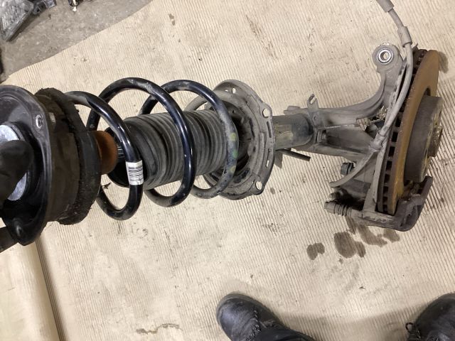 bontott VW PASSAT B8 Bal első Csonkállvány Kerékaggyal