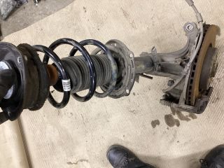 bontott VW PASSAT B8 Bal első Csonkállvány Kerékaggyal