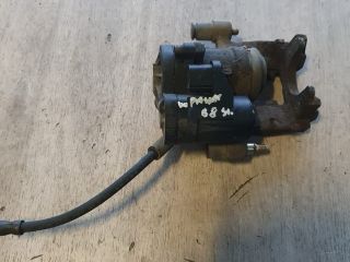 bontott VW PASSAT B8 Bal első Féknyereg Munkahengerrel