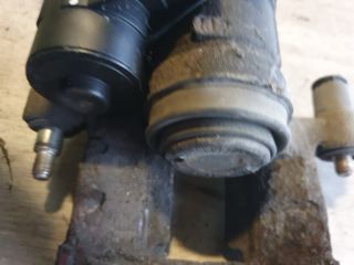 bontott VW PASSAT B8 Bal első Féknyereg Munkahengerrel