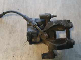 bontott VW PASSAT B8 Bal első Féknyereg Munkahengerrel