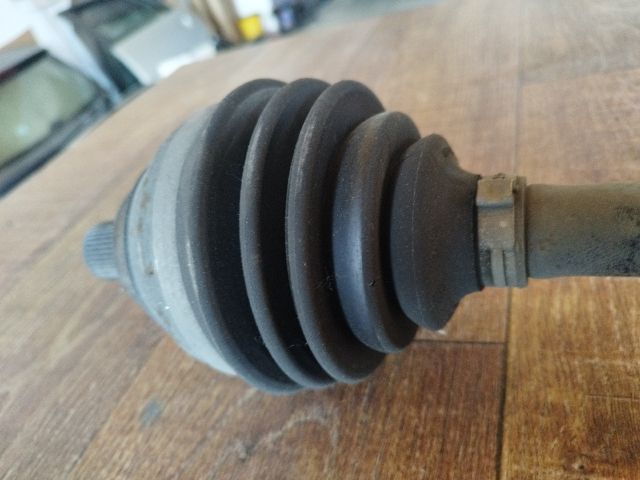 bontott VW PASSAT B8 Bal Féltengely