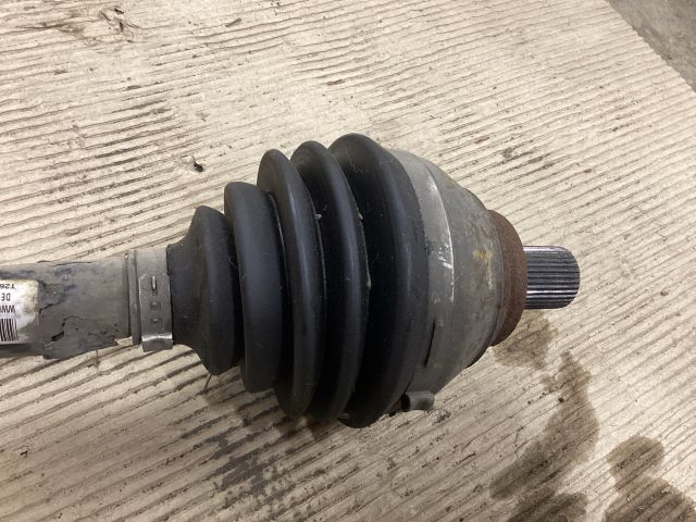 bontott VW PASSAT B8 Bal Féltengely