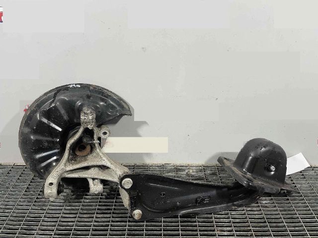 bontott VW PASSAT B8 Bal hátsó Csonkállvány