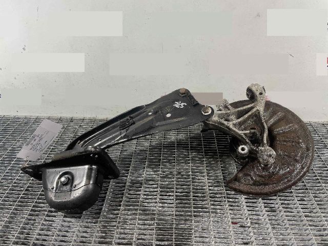 bontott VW PASSAT B8 Bal hátsó Csonkállvány