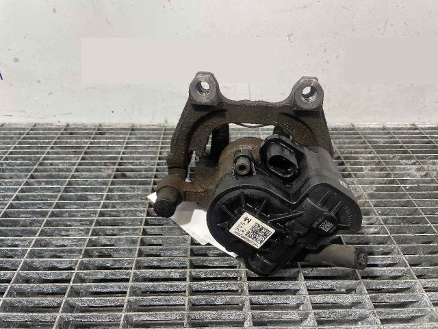 bontott VW PASSAT B8 Bal hátsó Féknyereg Munkahengerrel