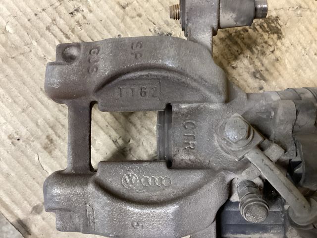 bontott VW PASSAT B8 Bal hátsó Féknyereg Munkahengerrel