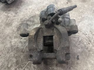 bontott VW PASSAT B8 Bal hátsó Féknyereg Munkahengerrel