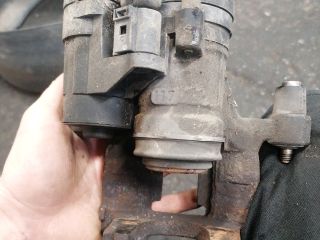 bontott VW PASSAT B8 Bal hátsó Féknyereg Munkahengerrel