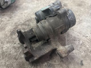 bontott VW PASSAT B8 Bal hátsó Féknyereg Munkahengerrel