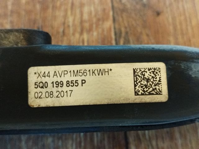 bontott VW PASSAT B8 Billenésgátló Bak