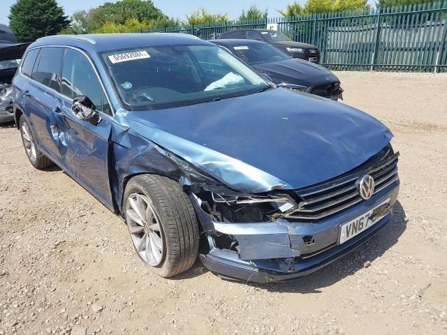 bontott VW PASSAT B8 Biztosítéktábla Motortér